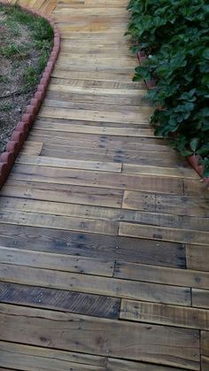 Wood Pallet Walkway, Pallet Walkway, Wood Walkway, Walkway Design, Path Ideas, Path Design, Garden Walkway, Landscaping With Large Rocks, Small Yard