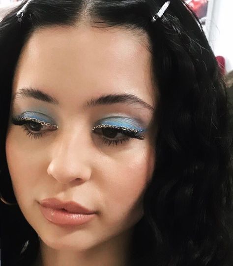 Maddy Euphoria, Blue Eyeshadow Looks, Euphoria Fashion, Euphoria Makeup, Rhinestone Makeup, Alexa Demie, Smink Inspiration, Beautiful Eye Makeup, Makeup Eye Looks