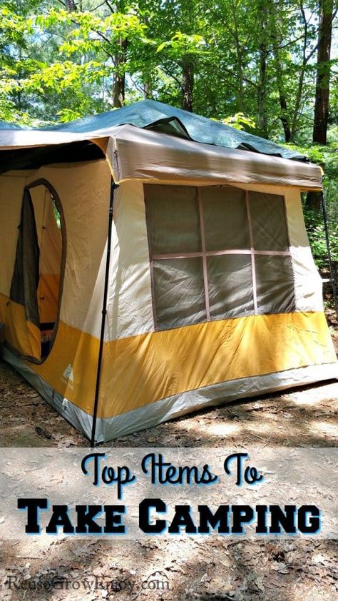 Tent Camping Organization, What To Take Camping, Camping Diy, Camping Hacks Diy, Camping Organization, Camping Items, Camping Area, Diy Camping, Camping Blanket