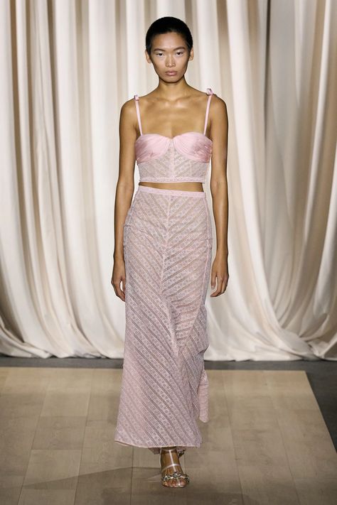 Giambattista Valli Spring 2024 Ready-to-Wear Collection | Vogue Spring Couture, Giambattista Valli, Spring 2024, Primavera Estate, Skirt Top, Fashion Set, Paris Fashion, Pretty Outfits, Paris Fashion Week