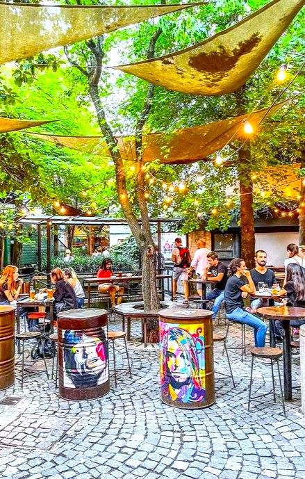 Beer Garden Design, Beer Garden Ideas, Outdoor Restaurant Patio, Outdoor Beer Garden, Outdoor Restaurant Design, Small Cafe Design, Cafe Concept, Restaurant Patio, Desain Furnitur Modern