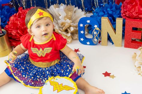 Wonder Woman Costume Diy, Wonder Woman Diy, Baby Wonder Woman, Wonder Woman Cake, Wonder Woman Birthday Party, Cake Smash Theme, Wonder Woman Party, Wonder Woman Birthday, 1st Birthday Pictures