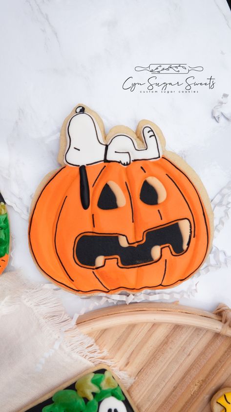 Snoopy Halloween custom sugar cookies, snoopy custom cookies, snoopy Halloween, custom cookies, Halloween cookies, snoopy theme cookies, Halloween party, Halloween theme party, snoopy theme party Snoopy Halloween Birthday Party, Halloween Disney Cookies, Snoopy Halloween Decor, Snoopy Decorated Cookies, Halloween Cat Sugar Cookies, Snoopy Birthday Party, Peanut Cookies, Snoopy Birthday, Snoopy Halloween