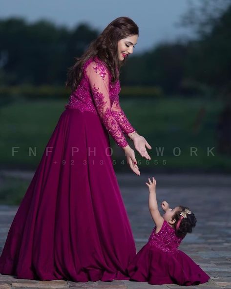 Mother-daughter👩‍👧 twinning fashion👗 goals for this wedding season! #kidsfashion #cute #babies #babyatwedding #mother-daughter #Gown #Yummymomie #yummymummy #babygirl #kidsfashion Mommy Daughter Dresses, Mom Daughter Matching Dresses, Mom And Baby Dresses, Mom Daughter Outfits, Mommy Daughter Outfits, Mother Daughter Fashion, Mother Daughter Matching Outfits, Mother Daughter Dresses Matching, Mom And Daughter Matching