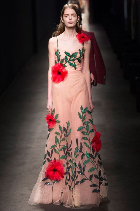 Gucci Photo 56 Flower Gown, Creative Shirts, Fashion 2016, Fashion Muslim, فستان سهرة, Milan Fashion Weeks, Dressy Dresses, Floral Fashion, Art Dress