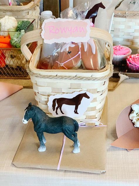 Kids Party Packs, Birthday Horse, Third Birthday Girl, Horse Themed Party, Girl Pony, Feminine Spirituality, Pony Birthday Party, Horse Birthday Parties, Horse Party