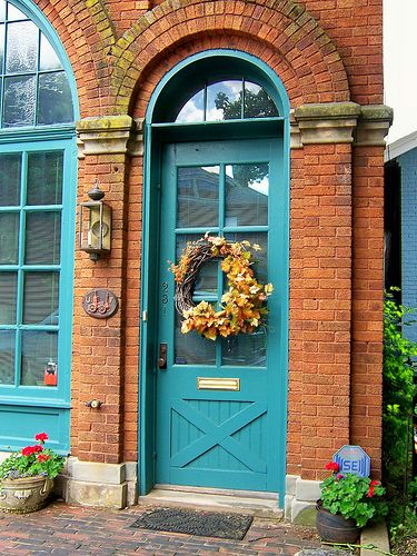 Engine House #2 Teal Front Door, Orange Brick Houses, Teal Front Doors, Teal Door, Exterior Windows, Porch Inspiration, Apartment Tips, Color Door, Turquoise Door