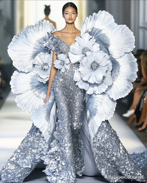 Flower Inspired Fashion, Shapes In Fashion, Haute Couture Aesthetic, Flower Fashion Design, Metamorphosis Fashion, Silhouettes Fashion, Flower Gown, Fashion Dream Job, Runway Fashion Couture