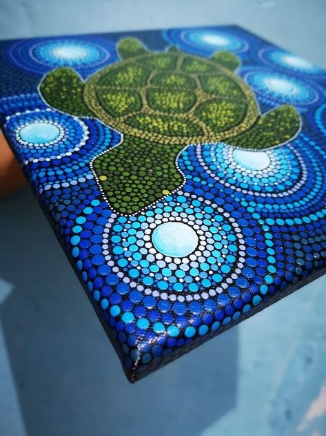 Geometric Wave Design, Indigenous Turtle Art, Aboriginal Painting Ideas, Dot Painting Turtle, Turtle Dot Art, Dot Painting Patterns, Turtle Sanctuary, Mandala Dot Painting, Aboriginal Art Dot Painting