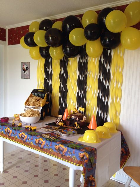 Batman Decorations Party, Batman Birthday Party Ideas, Batman Party Decorations, Batman Baby Shower, Batman Decor, Construction Theme Birthday Party, Construction Birthday Party, Batman Birthday Party, Batman Party