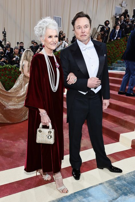 Click to scroll through all the best looks from the 2022 #MetGala. 45 Fashion For Women, Elon Musk Family, Tosca Musk, Elon Musk Twitter, Elon Musk News, White Tie Dress, Maye Musk, 2022 Red Carpet, Elon Musk Tesla