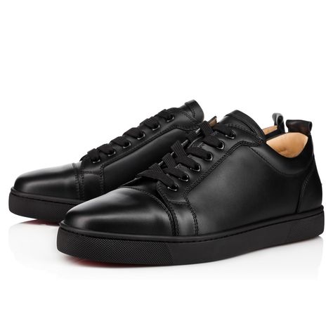 CHRISTIAN LOUBOUTIN Louis Junior Men's Flat. #christianlouboutin #shoes Louboutin Shoes Mens, Christian Louboutin Sneakers, Louboutin Online, Christian Louboutin Men, Slides Shoes, Low Sneakers, Designer Sneakers, Shoes Nike, Louboutin Shoes