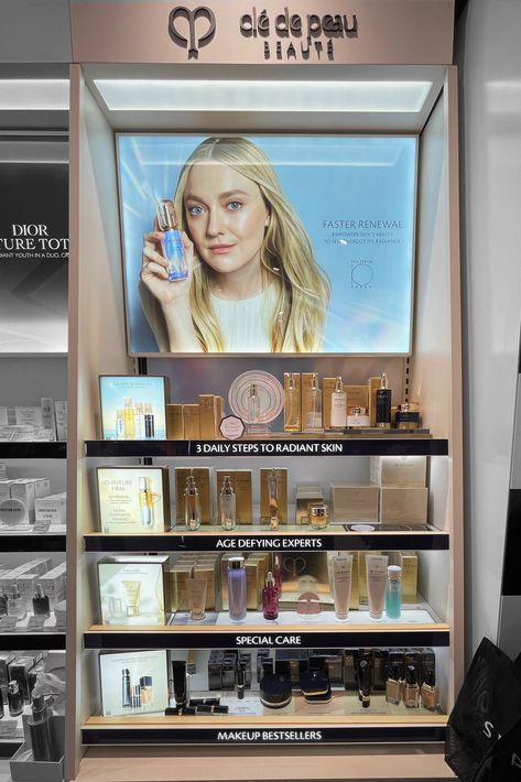 blackunit_20231125_2279_sephora_clecle Beauty Visual Merchandising, Skin Care Display, 111 Skin, Store Plan, Furniture Acrylic, Makeup Display, Sneeze Guard, Acrylic Organizer Makeup, Makeup Store