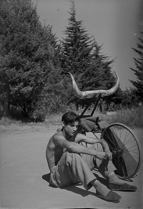 Falling In Love With Barcelona’s Romany People: Photographs of 1960s Montjuïc by Jacque Leonard Roma People, Jungle Music, Spin Doctors, Punk Princess, Dark Heart, Gorgeous Art, Magazine Photography, Spain Travel, Cali