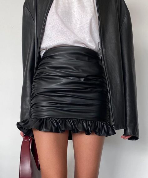 Vegan Leather Skirt, Slow Fashion, Skirt Fashion, Chic Style, Leather Skirt, Fashion Looks, Outfit Inspirations, Womens Skirt, Fashion Inspo