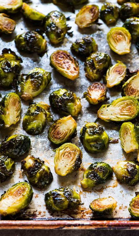 Best Roasted Brussel Sprouts, Grilled Brussel Sprouts, Oven Roasted Brussels Sprouts, Brussels Sprouts Recipes, Raclette Originale, Galette Des Rois Recipe, Sprouts Recipes, Brussel Sprout Recipes Roasted, Roasted Sprouts