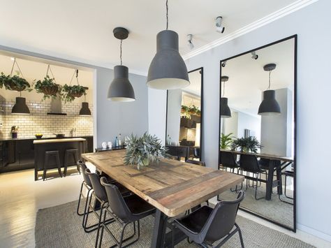 Large Mirror Dining Room, Dining Room Mirror Wall, Dining Room Industrial, Mirror Dining Room, Ideas Decoracion, Concept Kitchen, Grey Dining Room, Inspiring Interiors, Small Kitchens