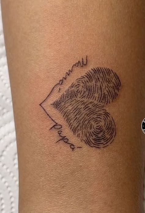 Cute Family Tattoos Simple, Minimal Tattoo Ideas Female, Tattoo Ideas Female For Family, Parent Daughter Tattoo, Womens Meaningful Tattoos, Family Tatoos Woman, Small Female Tattoo Ideas, Tattoos For Mum And Dad, Petite Tattoos For Women