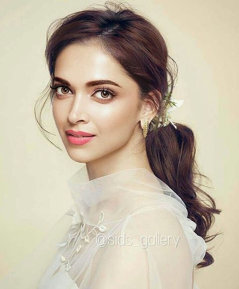 Good Morning lovelies 🙋🌟 PC :-@sids_gallery Dipika Padukone, Deepika Padukone Style, Aishwarya Rai, Priyanka Chopra, Bollywood Celebrities, Deepika Padukone, Bollywood Fashion, Desi Beauty, Beautiful Woman