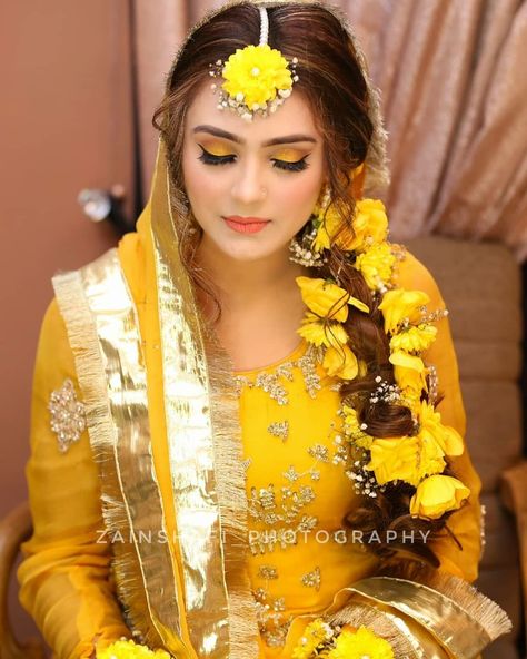 Holud Makeover, Holud Bride, Mayon Dress, Haldi Makeup, Haldi Jewellery, Gharara Designs, Haldi Dress, Long Bridal Hair, Khafif Mehndi Design