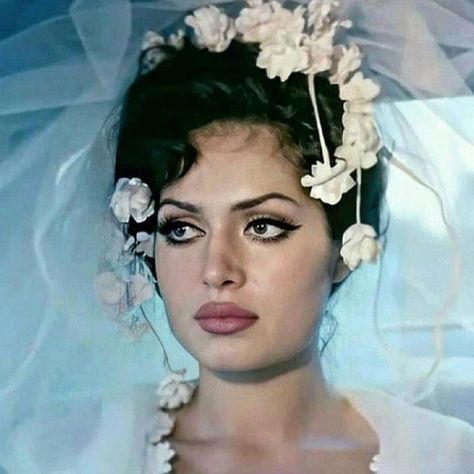 LunasAngel♡ Eid Makeup, Retro Makeup, Smink Inspiration, Beauty Icons, Girls Makeup, Pretty Makeup, Vintage Beauty, Divine Feminine, Makeup Inspo