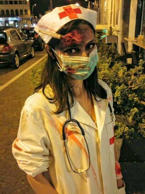 Zombie nurse More Halloween Nurse Makeup, Asylum Costume, Doctor Halloween Costume, Zombie Cosplay, Asylum Halloween, Haunted Hospital, Doctor Halloween, Zombie Nurse, Zombie Clothes