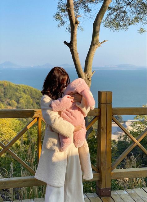 Baby Sister Aesthetic, Japanese Family Aesthetic, Korean Parents Old, Korean Dad With Daughter, Mum And Baby Aesthetic, Ulzzang Family Goals Korean, Uzzlang Pregnant Couple, Triplets Nursery, Child Aesthetic