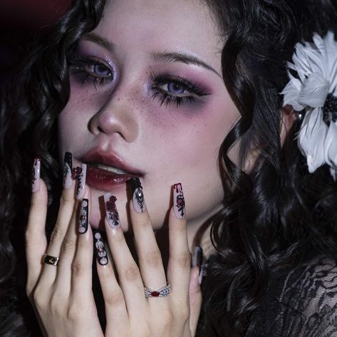 ·:*¨༺ ♱🕯️Flower of Revenge🥀♱ ༻¨*:· This design features hauntingly vibe with 3D gothic rose🥀and intricate embellishments🩸🕷️embodying the essence of dark romance. With its edgy vibe and mysterious allure, these nails are your go-to for making a statement this spooky season. Unleash your inner gothic goddess and let your nails bloom with vengeance! 🥀🖤🪦 Get yours today on ersanails.com #pressonnails #pressons #witchnails #gothicnails #halloweennails #rosenails #rednails Gothic Goddess, Rose Patterns, Witch Nails, Gothic Rose, Gothic Nails, Rose Nails, Hauntingly Beautiful, The Dark Side, Rose Pattern