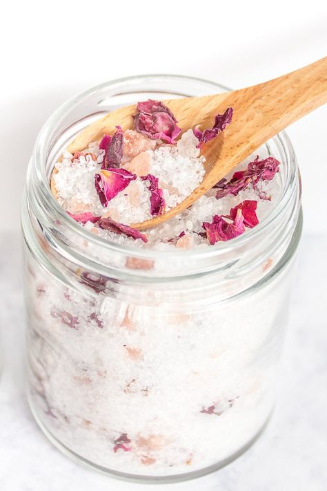 Treat yo' self (or a friend) with these easy DIY rose bath salts. #DIY #ValentinesDay #Galentines #Valentines #bath #selfcare Rose Bath Salts Diy, Magnesium Bath Salts, Spa Essential Oils, Rose Bath Salts, Rose Petal Bath, Magnesium Bath, Bath Salts Diy, Rose Geranium Essential Oil, Diy Rose