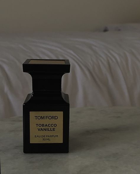 Tom Ford Perfume Aesthetic, Old Money Perfume, Elegant Perfume, Couples Hidden Face Pics, Perfume Aesthetic, Tom Ford Perfume, Dior Fragrance, Scent Garden, Best Fragrance For Men