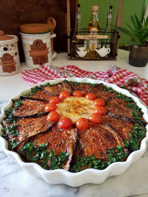 Eggplant Pie, Vegetable Dishes Recipes, Maltese Recipes, Eggplant Rolls, Savory Bites, Potato Vegetable, European Cuisine, Tuscan Chicken, Pioneer Woman Recipes