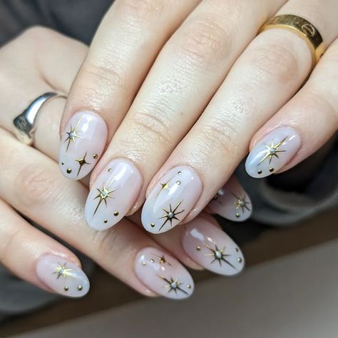 Star Wedding Nails, Celestial Wedding Nails, Celestial Bridal Nails, Starburst Nail Art, Atomic Nails, Wedding Nails Celestial, White Celestial Nails, Starburst Nail Design, Short Celestial Nails