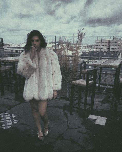 Ride Lana Del Rey, 60’s Aesthetic, Lana Del Rey Outfits, Americana Aesthetic, Fur Coat Outfit, Lana Rey, Elizabeth Grant, Rich Lifestyle, Classy Aesthetic