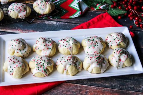 Grandma Lu's Vanilla Anisette Christmas Cookies #Christmas #cookie #Christmas cookies #Italian #justapinchrecipes English Christmas Cookies, British Christmas Cookies, Christmas Cookies Traditional, Traditional English Christmas, Anisette Cookies, Cookies Italian, British Christmas, Italian Christmas Cookies, Delicious Christmas Cookies