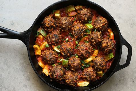 Kifteh Bake Meat Casserole Recipes, Meat Restaurant, Meat Casserole, Meat Sauce Recipes, Meat Recipes For Dinner, Savory Pies, Easy Meat Recipes, Meat Appetizers, Mediterranean Dishes