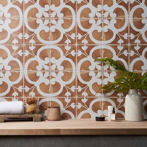 Terra Cotta Tile Backsplash Kitchen, Terracotta Floor Tiles Kitchen, Terracotta Backsplash, Spanish Tile Backsplash, Spanish Style Bathrooms Mexico, Warm Kitchen Colors, Painted Terracotta Tiles, Ancient Roman Mosaic, Spanish Style Bathrooms