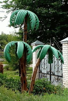 palm trees made with old tires Tire Craft, Tire Garden, Tire Planters, Tire Art, Desain Pantry, Tyres Recycle, Recycled Garden, Old Tires, Diy Art Projects