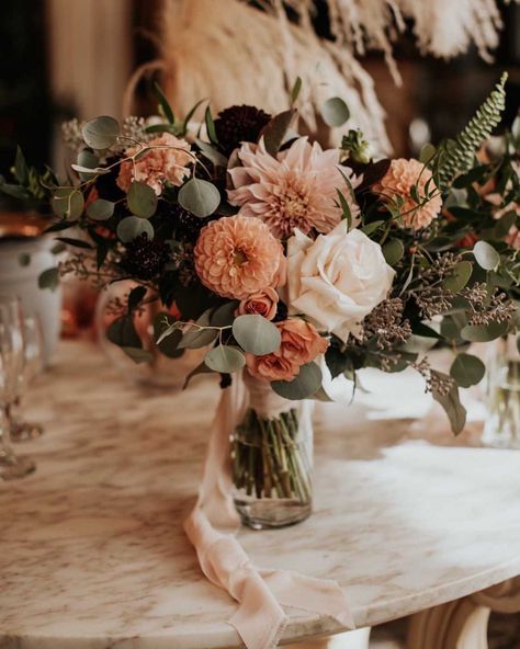 Rustic Chic Floral Arrangements, Brunnete Hairstyle Wedding, Cream Fall Wedding Flowers, Fall Chuppah Flowers, Wedding Florals Table Decor, Fall Wedding Table Centerpieces Flowers, Muted Fall Wedding Flowers, October Wedding Flowers Centerpieces, Rustic Wedding Flower Arrangements