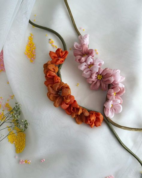 Nomad (@diariesofnomad) | Instagram Diy Cloth Hair Accessories, Textile Hair Accessories, Hair Accessories Handmade Ideas, Fabric Flower Hair Accessories, Simple Flower Decoration, Fabric Hair Accessories, Paper Flower Decorations, Flower Decoration Ideas, Diy Fabric Jewellery