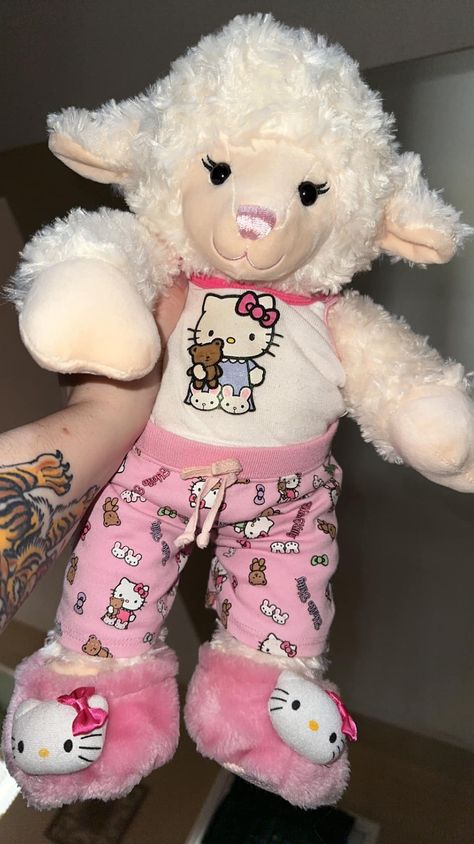 Stitch Build A Bear, Stuffed Toys Patterns Free, Cute Build A Bears, Hello Kitty Bebe, Build A Bear Aesthetic, Aesthetic Plushies, Hello Kitty Build A Bear, Build A Bear Outfits, Hello Kitty Baby