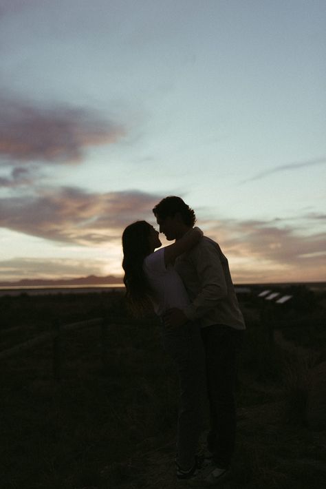 Right after golden hour, you get hits of a blue hour which makes the moodiest engagement photo shoot. Photo cred: tamweddingco, katiesuephotography, hopesandcheers, shannonferrellphotography Blue Hour Couples Photos, Blue Hour Engagement Photos, Anniversary Pics, Anniversary Pictures, Engagement Photo Shoot, Asbury Park, Engagement Ideas, Engagement Inspiration, Blue Hour