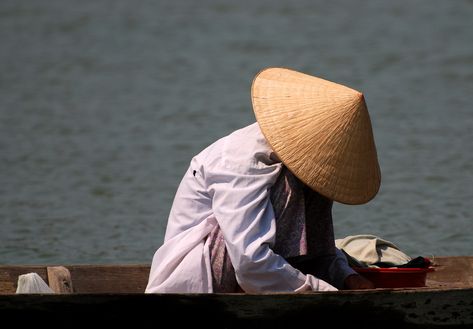 Tofu Photography, Conical Hat, Bamboo Hats, Hat Aesthetic, World Street, Aesthetic Y2k, Fishing Hat, Hoi An, Drawing Inspiration