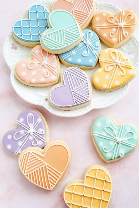 Heart Cookies Decorated, Fancy Sugar Cookies, Cookie Heart, Heart Shaped Sugar Cookies, Valentine Cookies Decorated, Cookie Countess, Cookie Decorating Supplies, Heart Sugar Cookie, Valentine Sugar Cookies