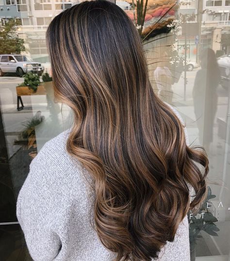 Balayage Ombre Hair, Root Shadow, Latina Hair, Fall Blonde Hair, Black Hair Balayage, Brown Hair Inspo, Hair Color Caramel, Brunette Hair With Highlights, Shadow Root