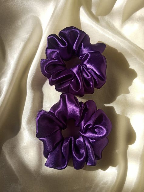 Satin scrunchies #explore Purple Scrunchie, Diy Hair Scrunchies, Hair Acessories, Scrunchie Styles, Violet Aesthetic, Hair Tie Accessories, Luxury Jewelry Box, Scrunchies Diy, Handmade Scrunchie