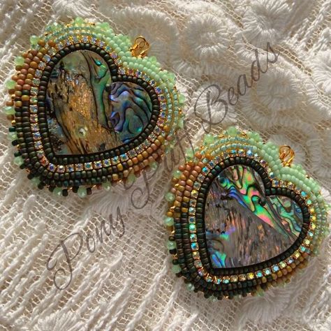 Native American Ribbon Work, Indigenous Crafts, Bling Jacket, Beadwork Ideas, Beautiful Beaded Earring, Earring Inspo, Native Beading, Seed Bead Jewelry Patterns, Diy Beading