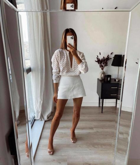 White Mini Skirt Outfit Summer, Mini Skirt Outfit Night, Skirt Outfits Dressy, White Mini Skirt Outfit, Mini Skirts Outfits Summer, Mini Skirt Outfits, White Skirt Outfits, Spring Skirt Outfits, Skirt Outfit Summer