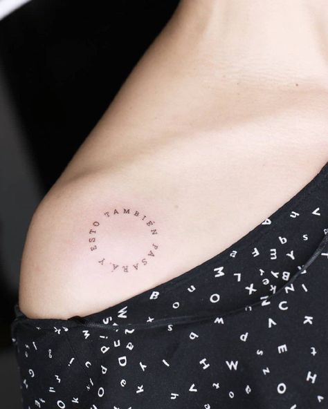 Circle Writing Tattoo, Circle Tattoos For Women, Circular Tattoo Designs, Elegance Tattoo, Circular Tattoo, Round Tattoo, Clavicle Tattoo, Circle Tattoo, Circle Tattoos