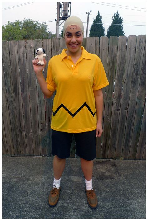 Charlie Brown and Snoopy #costume Snoopy And Charlie Brown Costume, Charlie Brown Outfit, Peanuts Costume, Charlie Brown Halloween Costumes, Snoopy Costume, 80's Outfit, Peanut Costume, Charlie Brown Costume, Brown Characters