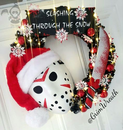 Black Christmas Decorations, Candy Decorations Diy, Christmas Tree Inspo, Christmas Decorations Diy Crafts, Scary Christmas, Christmas Horror, Holiday Wreaths Diy, Dollar Store Halloween, Creepy Christmas